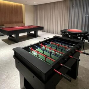 Pebolim Oficial New York em madeira maciça com pés modernos e acabamento premium Bilhares Mercedes