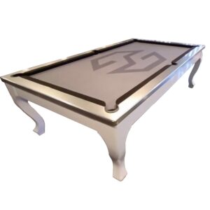 Mesa de sinuca e jantar modelo Naja em madeira maciça com pés torneados, base de pedra ardósia e acabamento premium